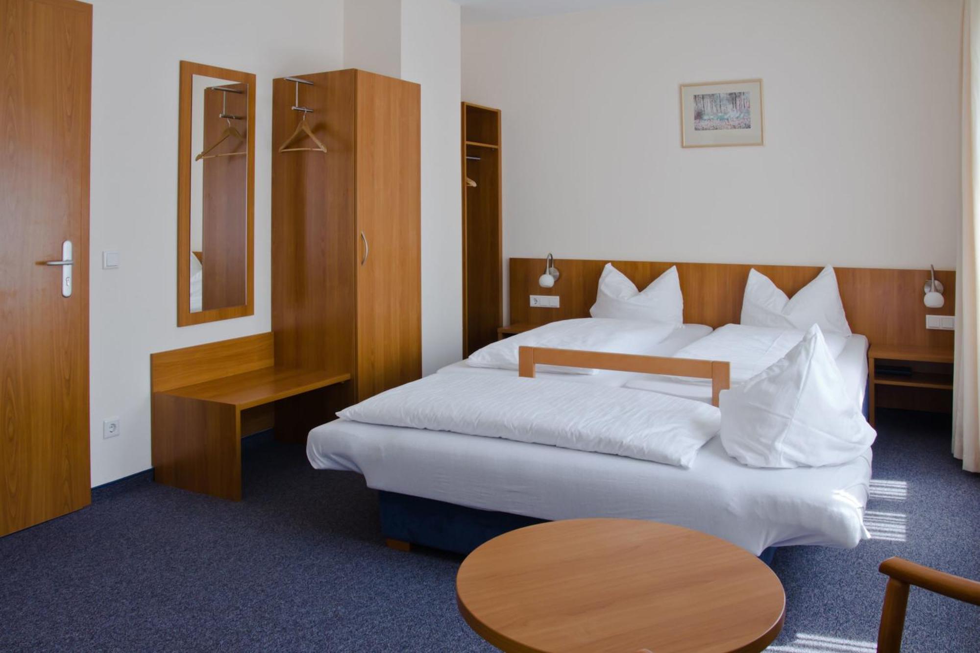 Gaestehaus Zur Kurve Zirndorf Chambre photo