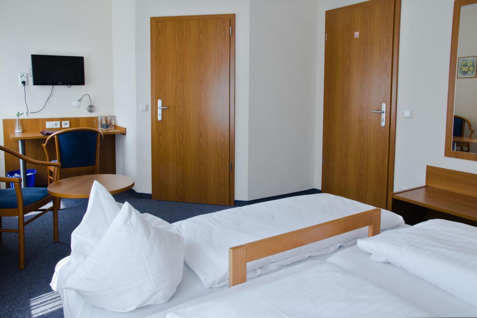 Gaestehaus Zur Kurve Zirndorf Chambre photo