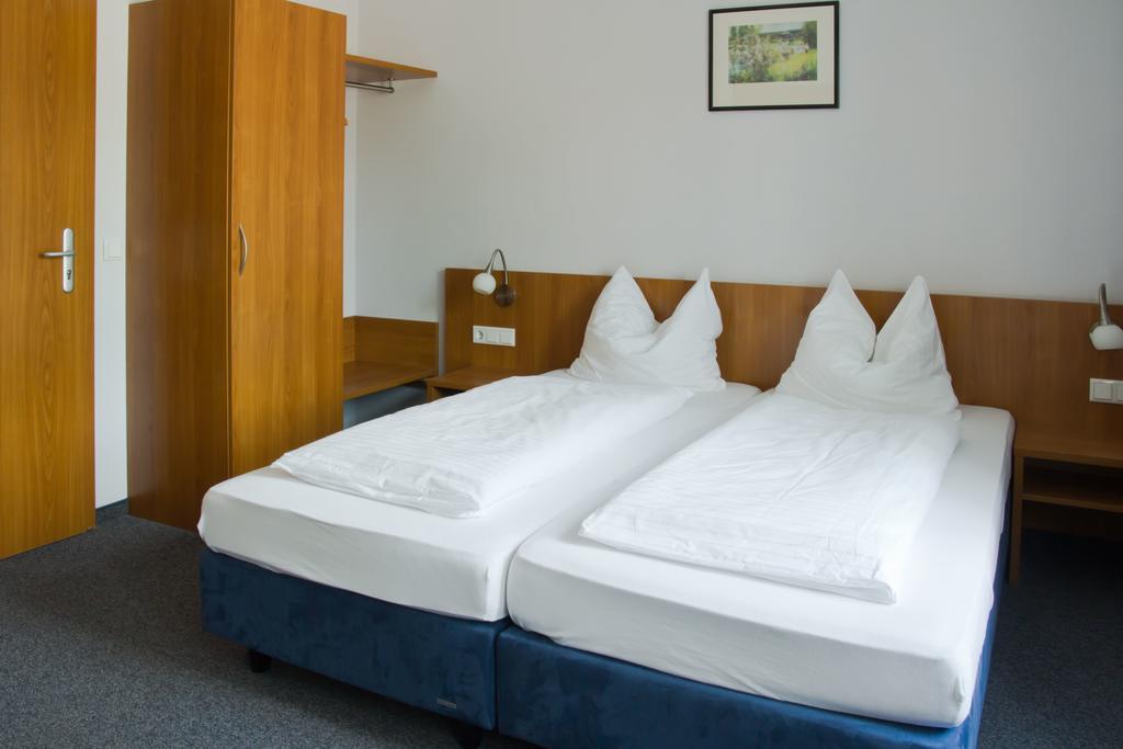 Gaestehaus Zur Kurve Zirndorf Chambre photo