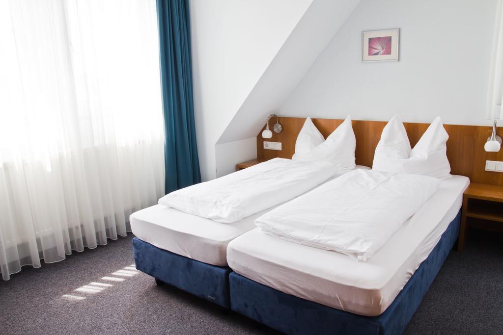 Gaestehaus Zur Kurve Zirndorf Chambre photo