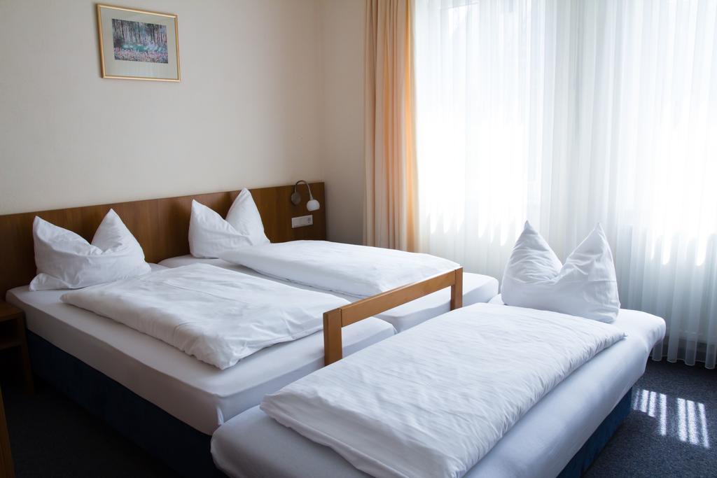 Gaestehaus Zur Kurve Zirndorf Chambre photo
